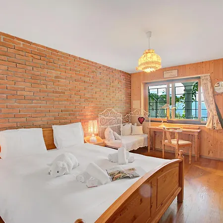 Honeymoon Retreat 1 - Happy