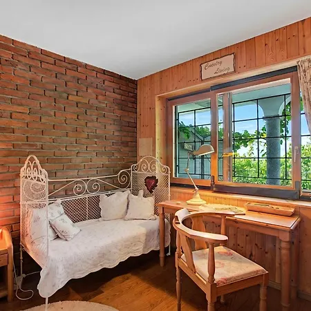 Locarno Area: Quiet View Escape - Happy Apartman Brione sopra Minusio
