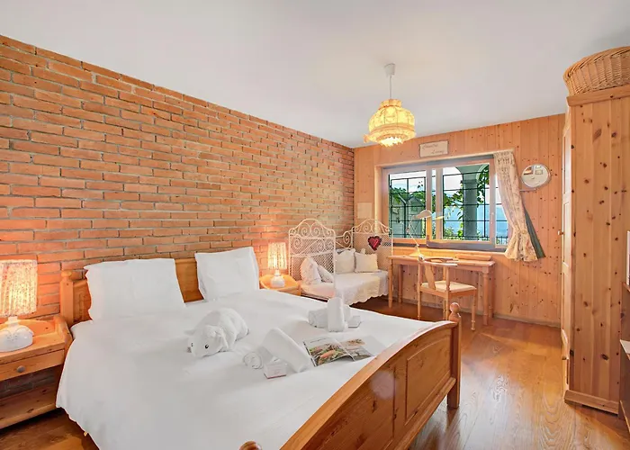 Honeymoon Retreat 1 - Happy