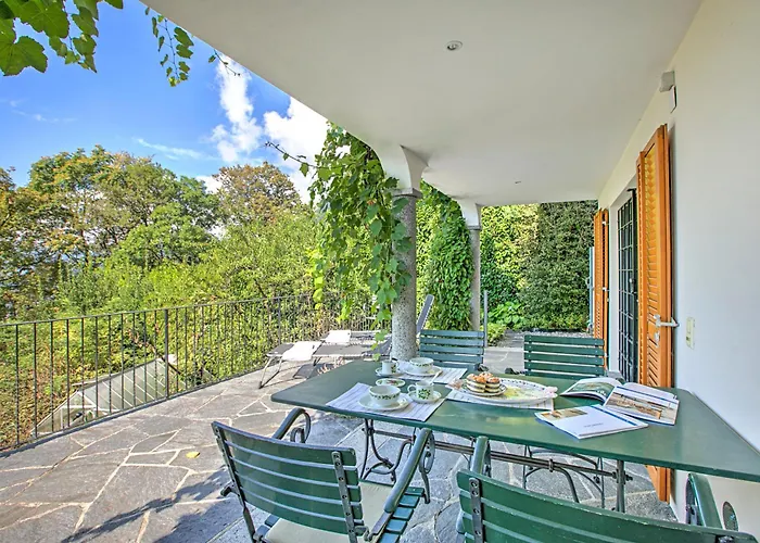 Honeymoon Retreat 1 - Happy *