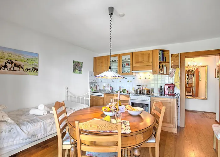 Honeymoon Retreat 1 - Happy アパート